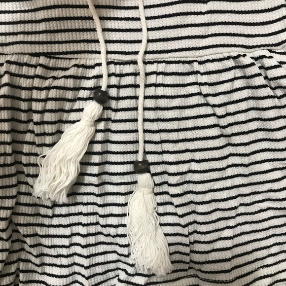 Striped Halter Top 🤍 - Picture 3 of 4